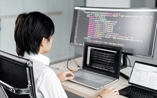 鄢陵 ,php声明和调用变量的符号是什么？